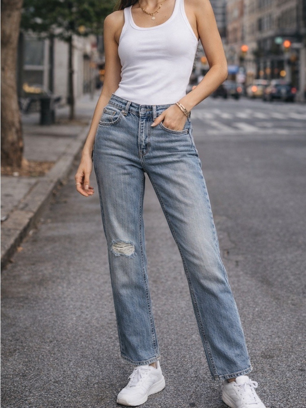 Pilcro Anthropologie Light Wash Distressed Straight Jeans — Size 24/25